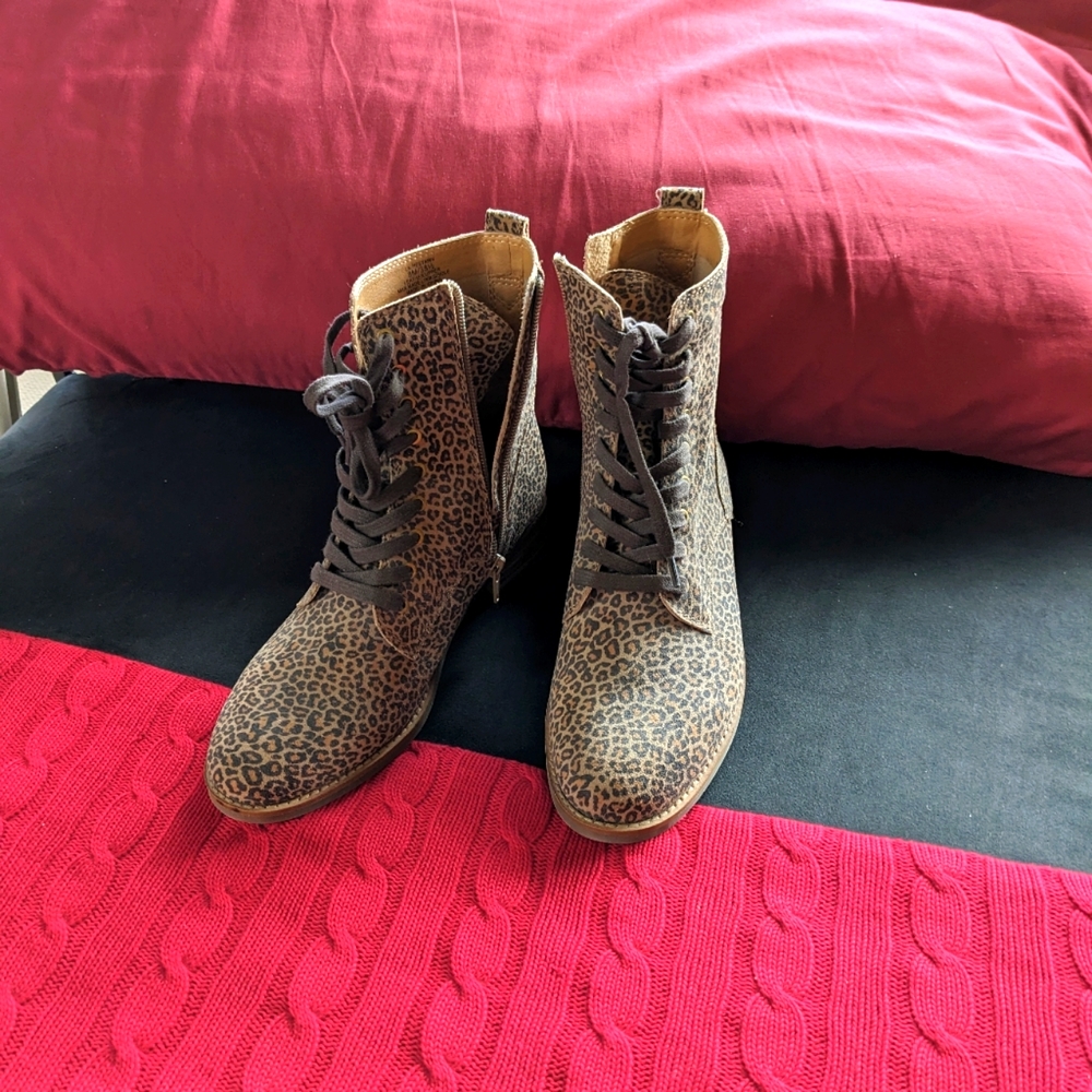Above ankle boots, Leopard print